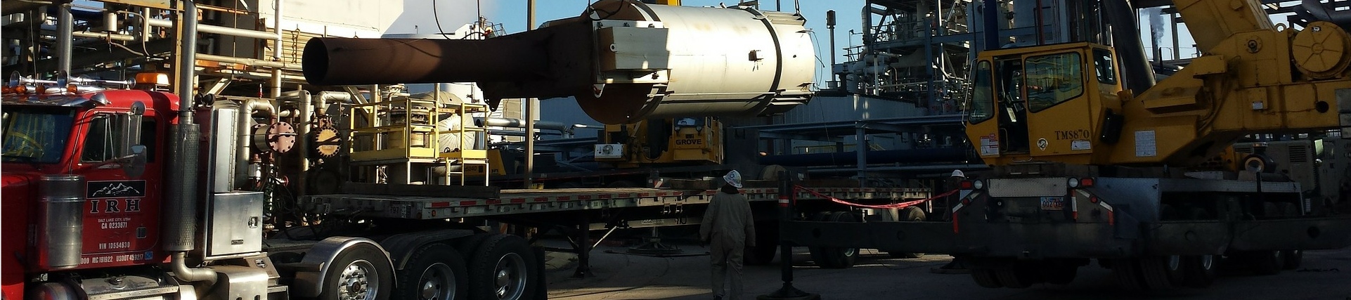 Image of machine parts being loaded at an Oil Refinery
